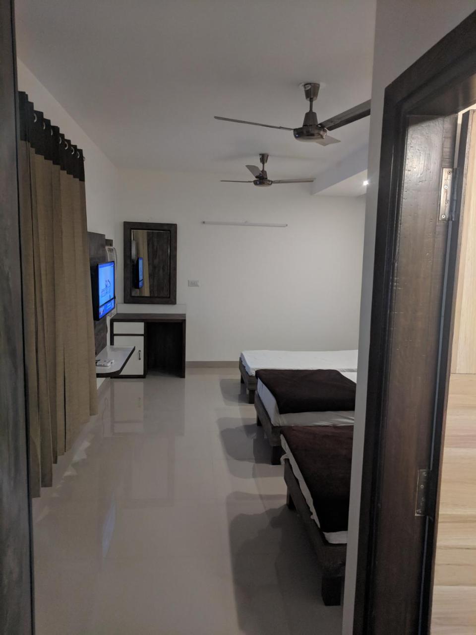 Pride Home Nayagaon Extérieur photo