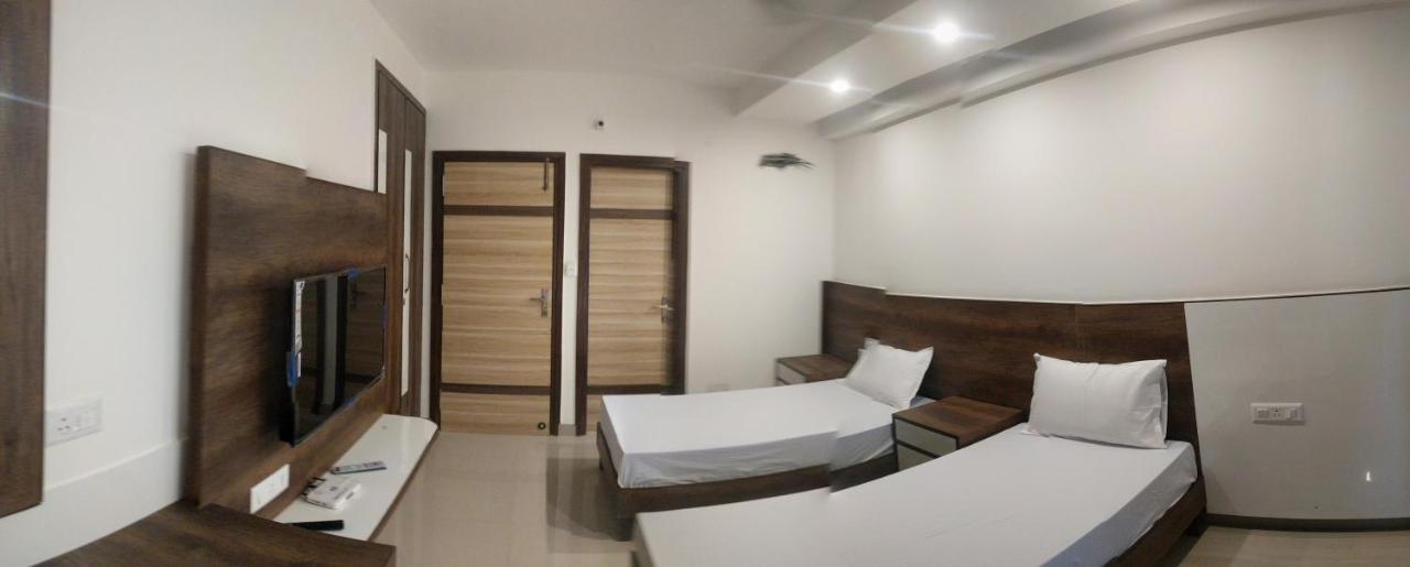 Pride Home Nayagaon Extérieur photo