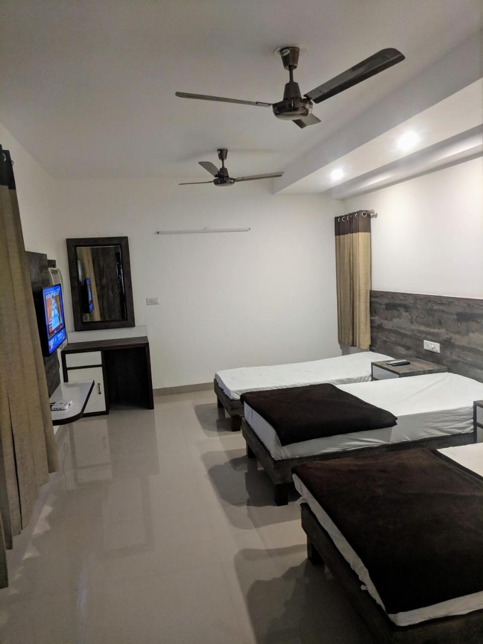 Pride Home Nayagaon Extérieur photo