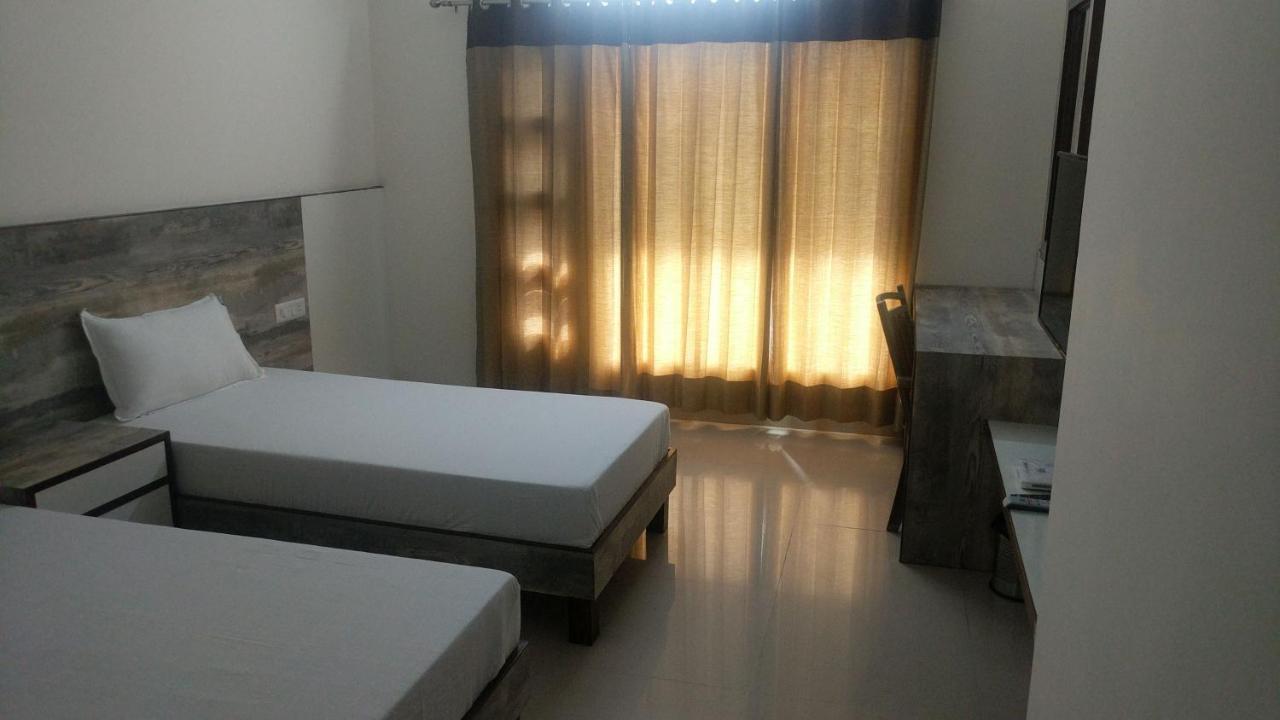 Pride Home Nayagaon Extérieur photo