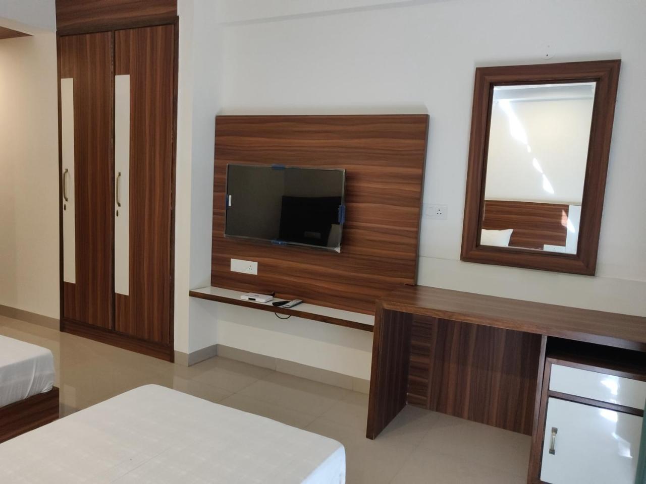 Pride Home Nayagaon Extérieur photo