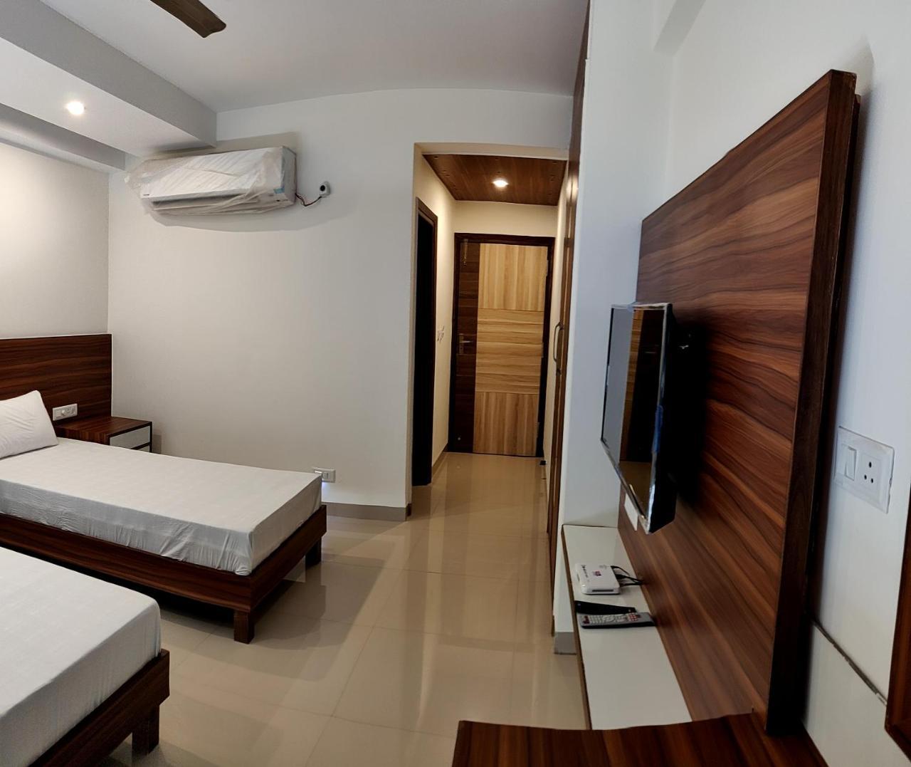Pride Home Nayagaon Extérieur photo